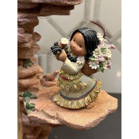 Friends Of The Feather Rock Cliff Waterfall Display Stand With Five Figurines - Picture 10 of 13